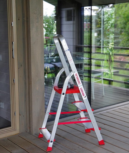 Профессиональная стремянка «Новая Высота» NV 5110 с композитной площадкой!