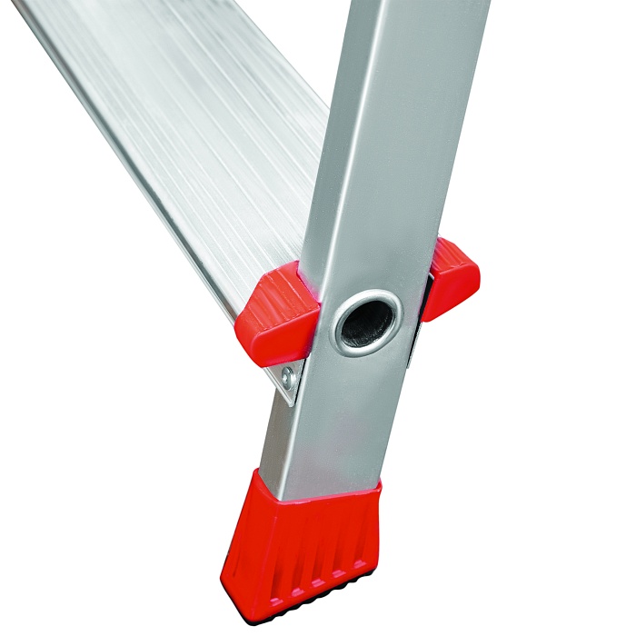 Дополнительная опорная ступень на заднем каркасе