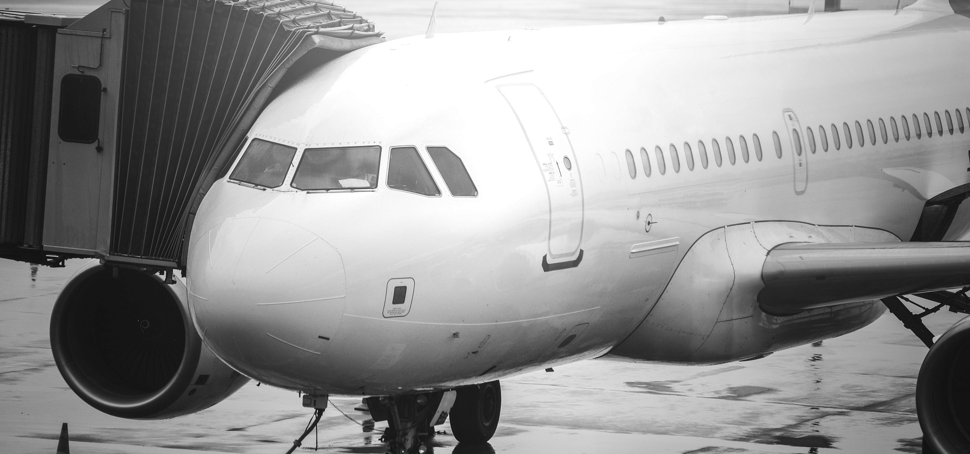 Авиационные трапы и стремянки: выбор, применение и требования безопасности