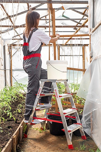 Секреты успешного дачного сезона: используйте лестницы и стремянки