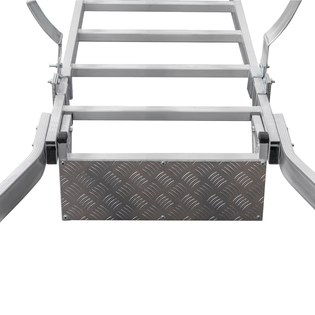 Лестница стационарная с дугой безопасности